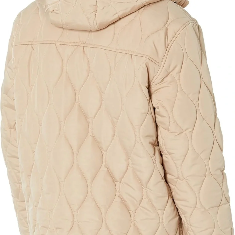 Amazon Essentials Men's Quilted Beige Puffer Jacket
